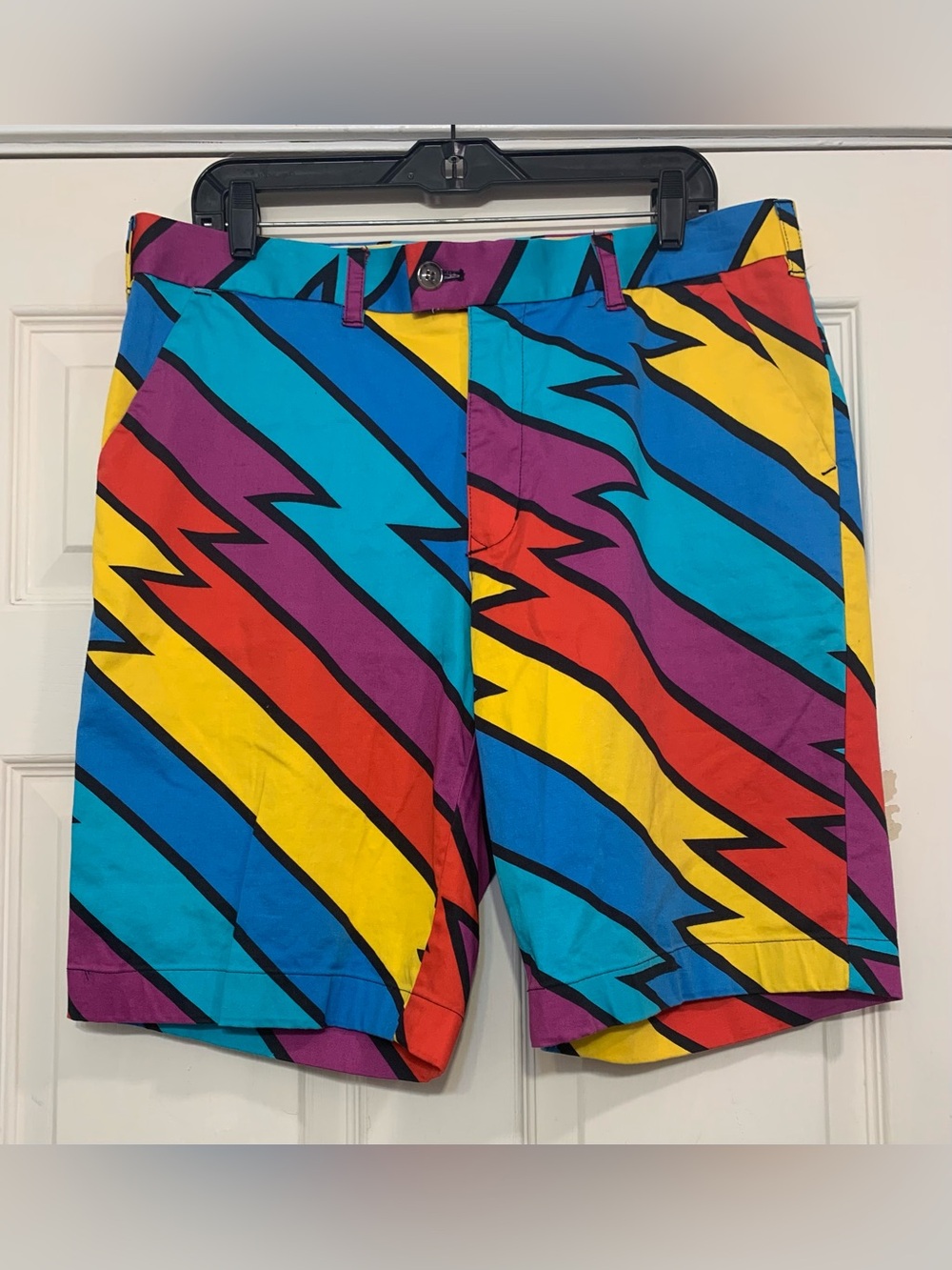Loudmouth Golf Men’s Multi Color “Captain Thunderbolt” Sz 36 Short. 3544